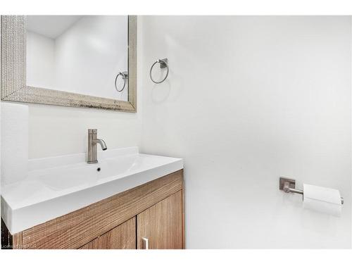 120 Westheights Drive, Kitchener, ON - Indoor Photo Showing Bathroom