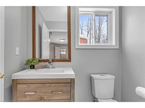 72 Hilborn Avenue, Cambridge, ON - Indoor Photo Showing Bathroom