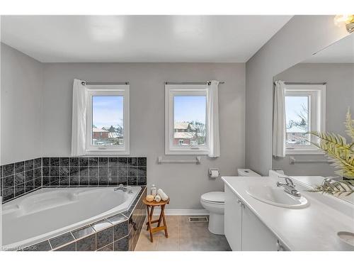 72 Hilborn Avenue, Cambridge, ON - Indoor Photo Showing Bathroom
