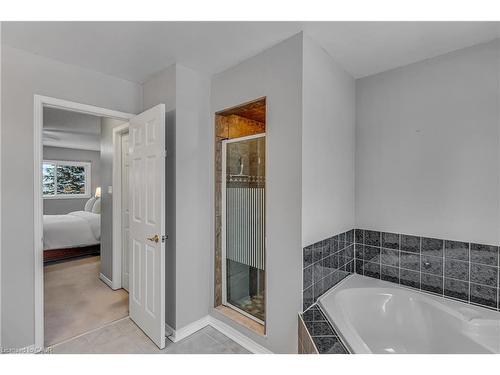 72 Hilborn Avenue, Cambridge, ON - Indoor Photo Showing Bathroom
