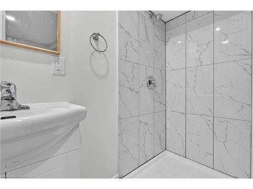 120 Westheights Drive, Kitchener, ON - Indoor Photo Showing Bathroom