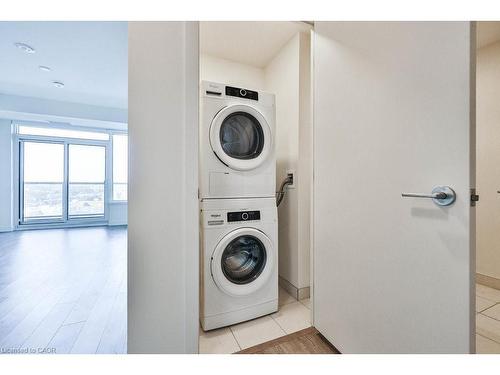 1222-212 King William Street, Hamilton, ON - Indoor Photo Showing Laundry Room