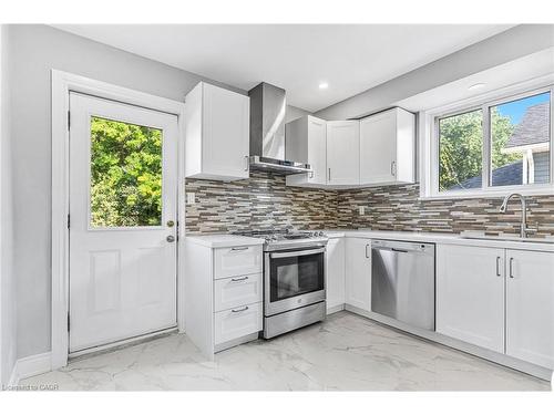 146 Craigroyston Road, Hamilton, ON - Indoor Photo Showing Kitchen With Upgraded Kitchen