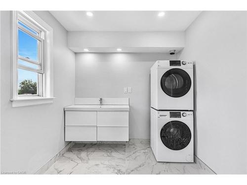 146 Craigroyston Road, Hamilton, ON - Indoor Photo Showing Laundry Room