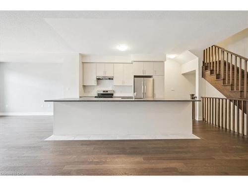 1237 Anthonia Trail, Oakville, ON - Indoor Photo Showing Kitchen With Upgraded Kitchen