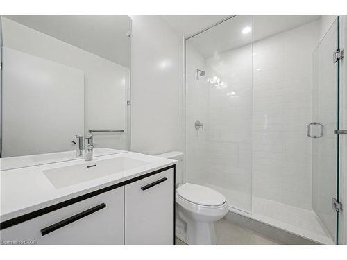 311-185 Deerfield Road, Newmarket, ON - Indoor Photo Showing Bathroom
