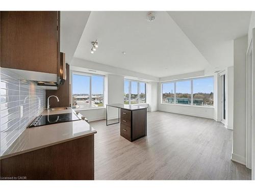 311-185 Deerfield Road, Newmarket, ON - Indoor Photo Showing Kitchen