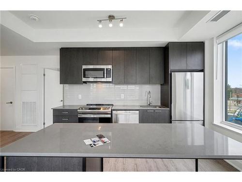 311-185 Deerfield Road, Newmarket, ON - Indoor Photo Showing Kitchen With Stainless Steel Kitchen With Upgraded Kitchen