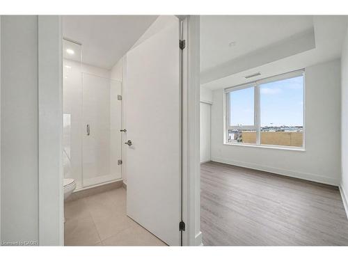 311-185 Deerfield Road, Newmarket, ON - Indoor Photo Showing Other Room