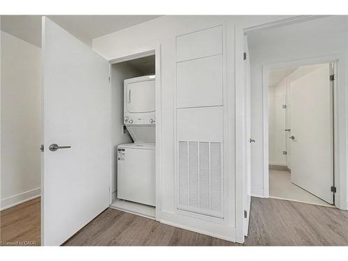 311-185 Deerfield Road, Newmarket, ON - Indoor Photo Showing Laundry Room