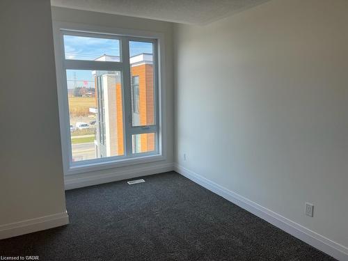 51-271 Grey Silo Road, Waterloo, ON - Indoor Photo Showing Other Room