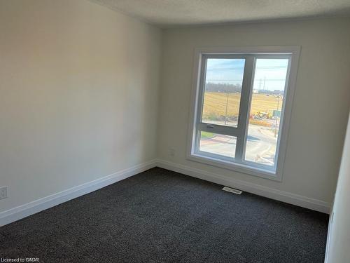 51-271 Grey Silo Road, Waterloo, ON - Indoor Photo Showing Other Room