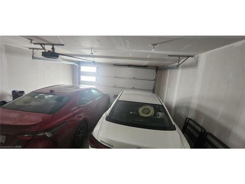 51-271 Grey Silo Road, Waterloo, ON - Indoor Photo Showing Garage