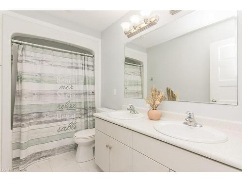 19 Tremaine Drive, Kitchener, ON - Indoor Photo Showing Bathroom