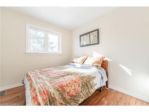15 Greenbrook Drive, Kitchener, ON - Indoor Photo Showing Bedroom
