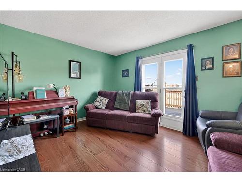 97-122 Bunting Road, St. Catharines, ON - Indoor Photo Showing Living Room