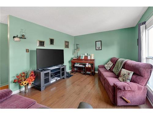 97-122 Bunting Road, St. Catharines, ON - Indoor Photo Showing Living Room