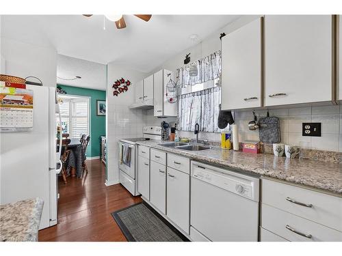 97-122 Bunting Road, St. Catharines, ON - Indoor Photo Showing Kitchen With Double Sink
