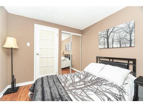 27 Woodsview Avenue, Toronto, ON - Indoor Photo Showing Bedroom