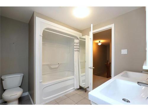 4 Cindy Court, Grimsby, ON - Indoor Photo Showing Bathroom