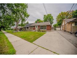 Upper-15 Edinburgh Road  Kitchener, ON N2B 1M4