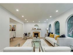 170 Cavendish Court  Oakville, ON L6J 5S2