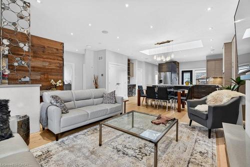 479 Bridgman Avenue, Burlington, ON - Indoor Photo Showing Living Room
