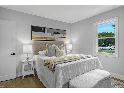 237 Adair Avenue N, Hamilton, ON - Indoor Photo Showing Bedroom