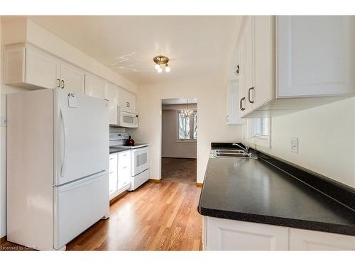 286 West 18Th Street, Hamilton, ON - Indoor Photo Showing Kitchen With Double Sink