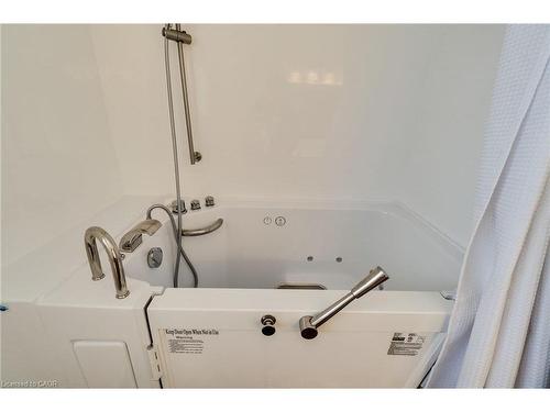 286 West 18Th Street, Hamilton, ON - Indoor Photo Showing Laundry Room