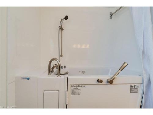 286 West 18Th Street, Hamilton, ON - Indoor Photo Showing Bathroom