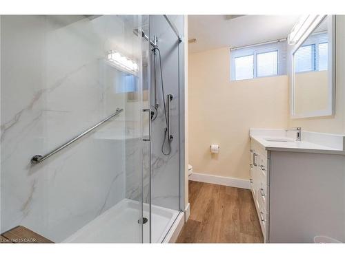286 West 18Th Street, Hamilton, ON - Indoor Photo Showing Bathroom