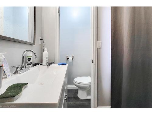 63 Paisley Avenue S, Hamilton, ON - Indoor Photo Showing Bathroom