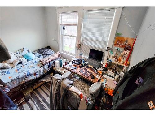63 Paisley Avenue S, Hamilton, ON - Indoor Photo Showing Bedroom