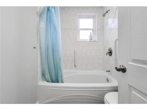 63 Paisley Avenue S, Hamilton, ON - Indoor Photo Showing Bathroom
