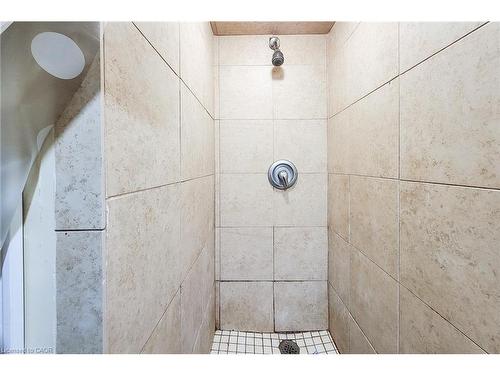 63 Paisley Avenue S, Hamilton, ON - Indoor Photo Showing Bathroom
