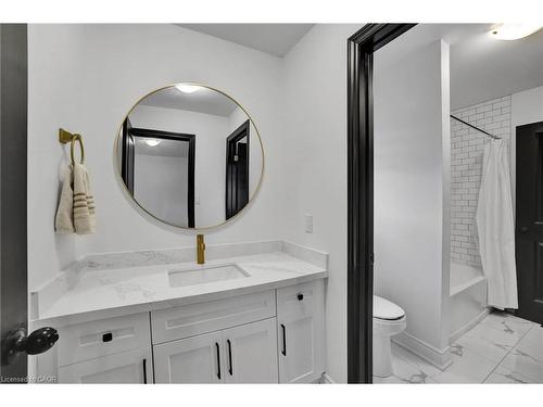 Upper Level-24 Cesar Place, Ancaster, ON - Indoor Photo Showing Bathroom