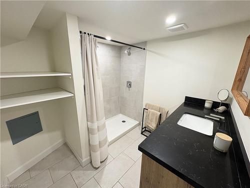 174 East Avenue N, Hamilton, ON - Indoor Photo Showing Bathroom