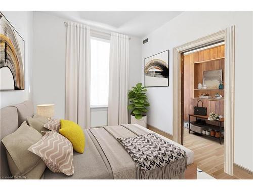 227 Wellington Street N, Hamilton, ON - Indoor Photo Showing Bedroom