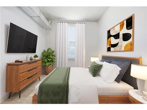 227 Wellington Street N, Hamilton, ON - Indoor Photo Showing Bedroom