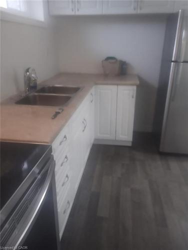 116 Golden Boulevard E, Welland, ON - Indoor Photo Showing Kitchen