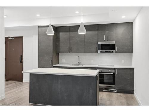 311-7549A Kalar Road, Niagara Falls, ON - Indoor Photo Showing Kitchen With Upgraded Kitchen