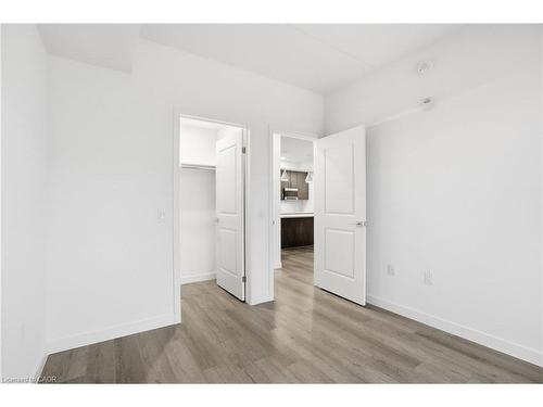 311-7549A Kalar Road, Niagara Falls, ON - Indoor Photo Showing Other Room