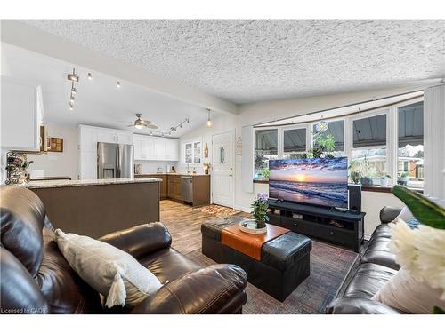 77 Lawfield Drive, Hamilton, ON - Indoor Photo Showing Living Room