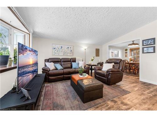 77 Lawfield Drive, Hamilton, ON - Indoor Photo Showing Living Room