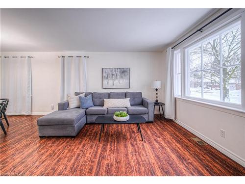 60 Dudhope Avenue, Cambridge, ON - Indoor Photo Showing Living Room