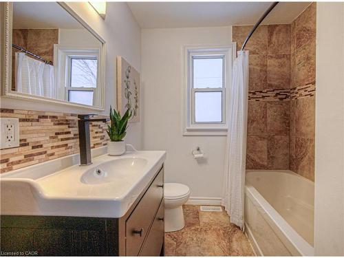 60 Dudhope Avenue, Cambridge, ON - Indoor Photo Showing Bathroom