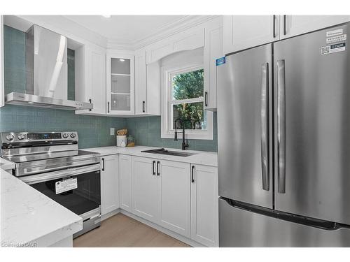 56 East 34Th Street, Hamilton, ON - Indoor Photo Showing Kitchen With Upgraded Kitchen