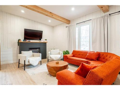 144 Woodstock Avenue, Long Point, ON - Indoor Photo Showing Living Room