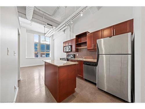 118-404 King Street W, Kitchener, ON - Indoor Photo Showing Kitchen